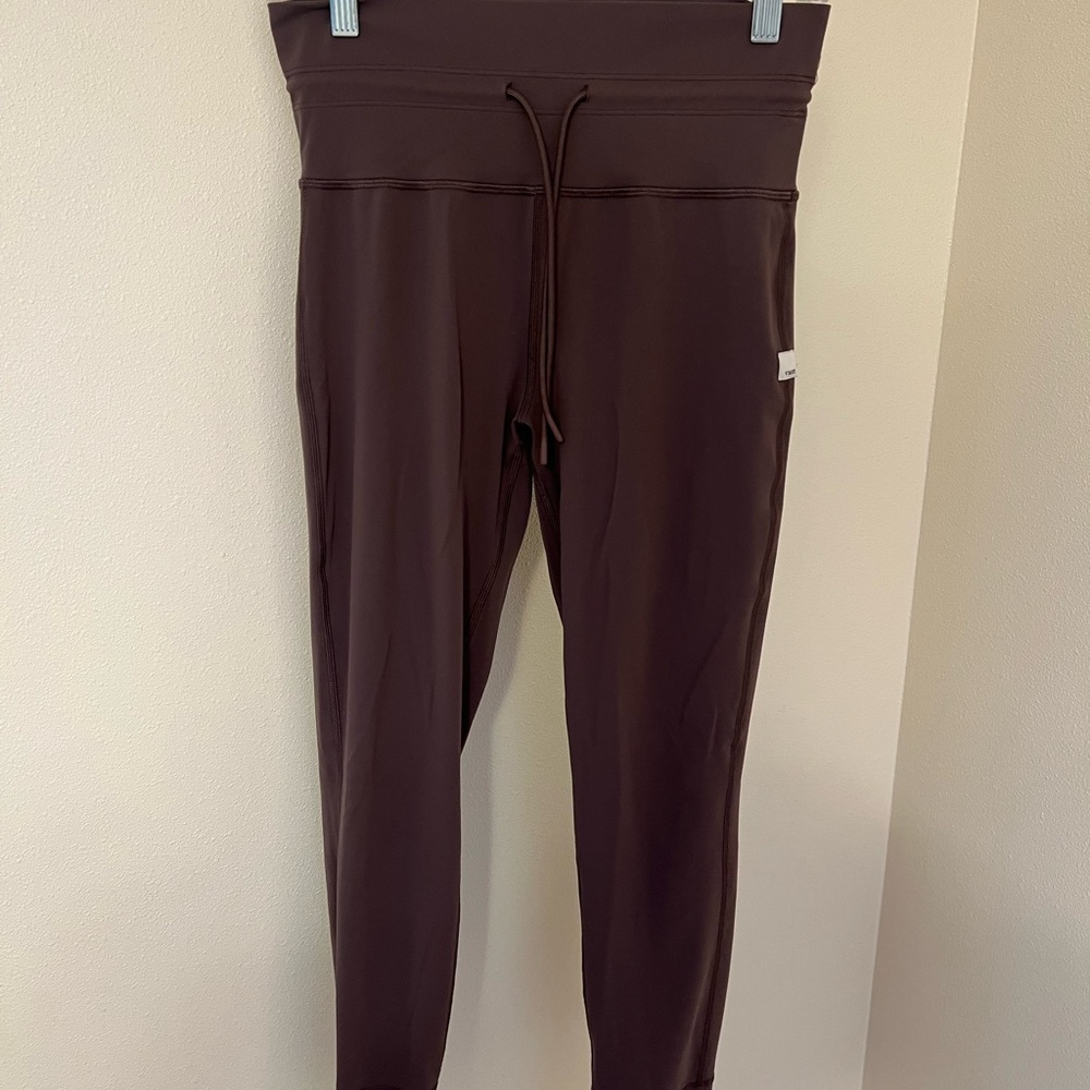 Vuori Set! Yosemite Bra & Daily Leggings - Brown